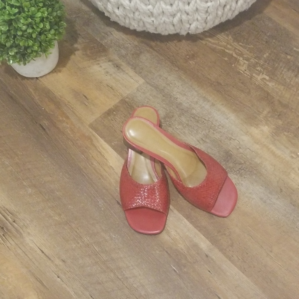 Naturalizer Sandals Size 7W